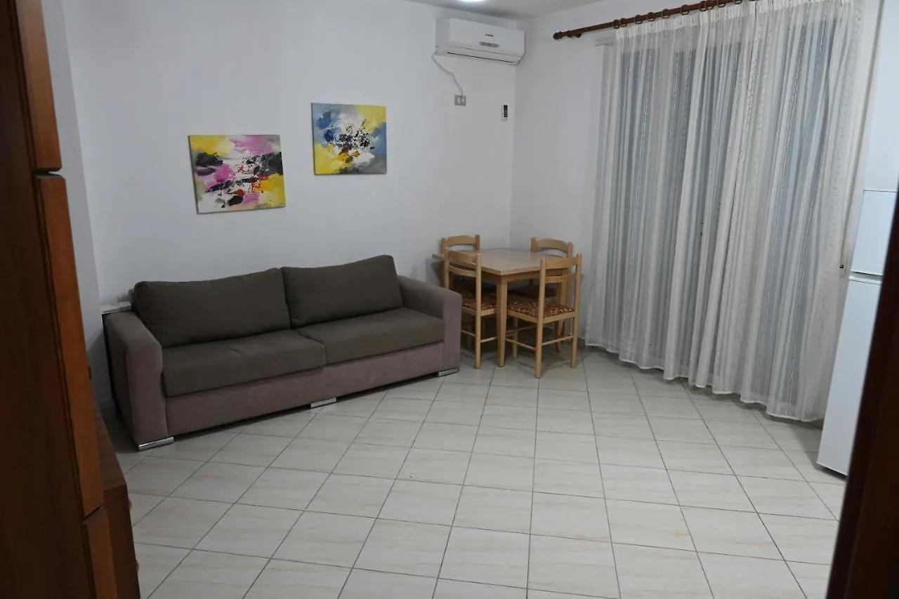 Iris Apartaments Sakes 0*,  Albánie