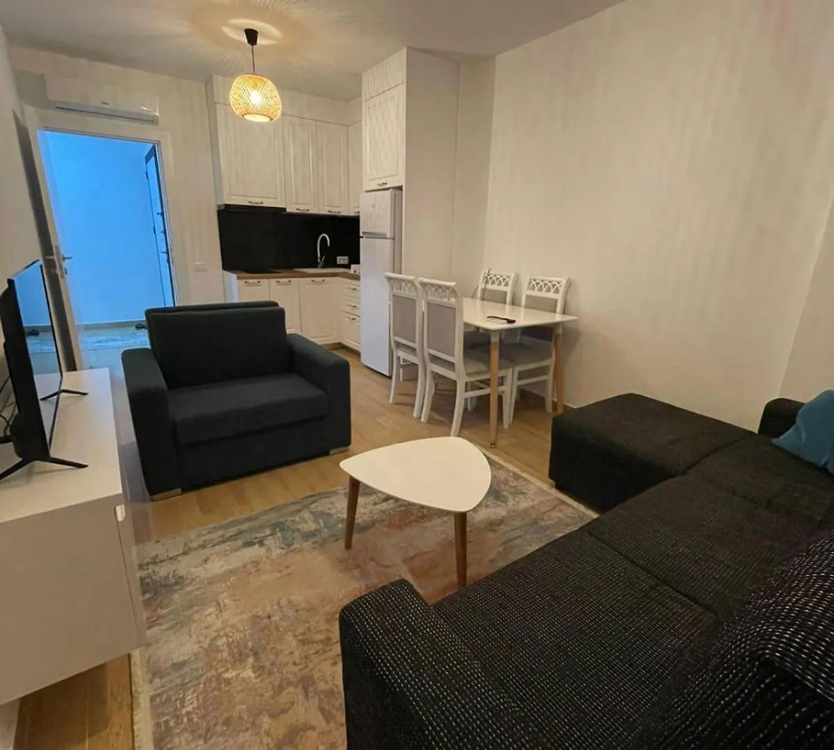 Iris Apartaments Sakes 0*,  Albánie